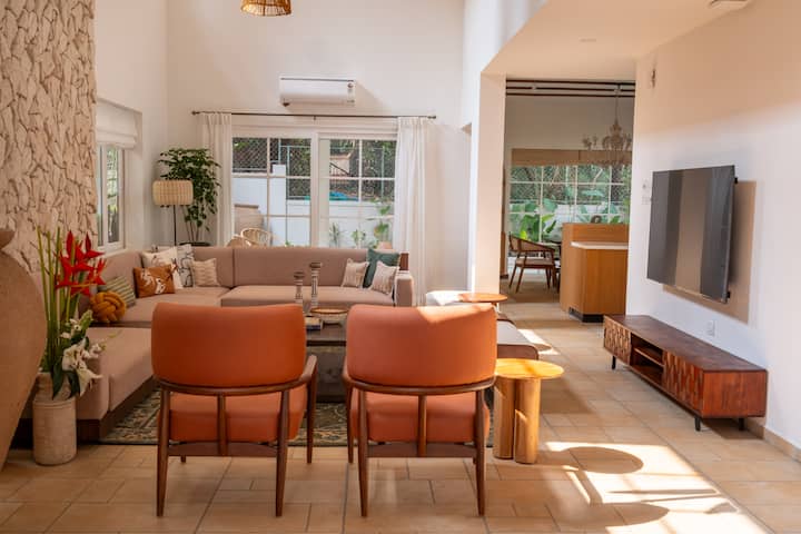 Living room image 7