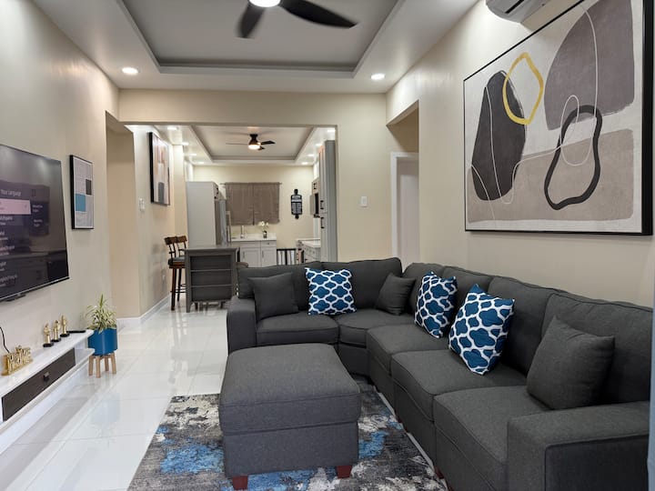 Unit 4 West Grove: Stylish 4br/4ba - Kingston