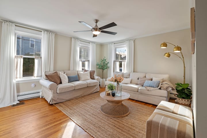 Charming New England Coastal Home By The Harbor - Salem, MA