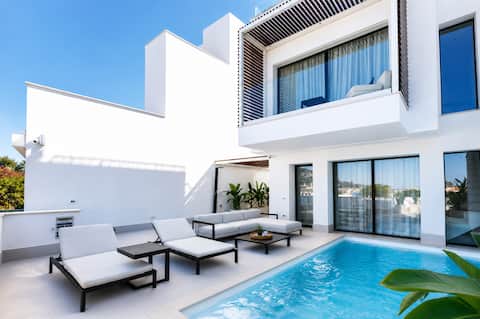 Airbnb con migliori performance: Villa Athos — rooftop sea views, jet-stream pool a Golfo Aranci