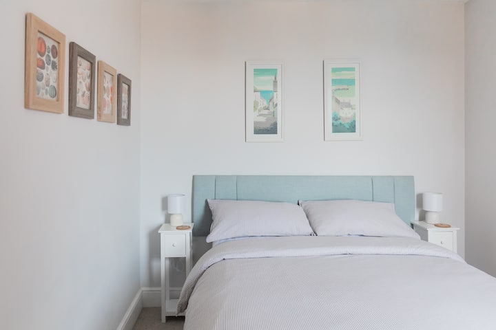King bed or can be set up as twin beds on request