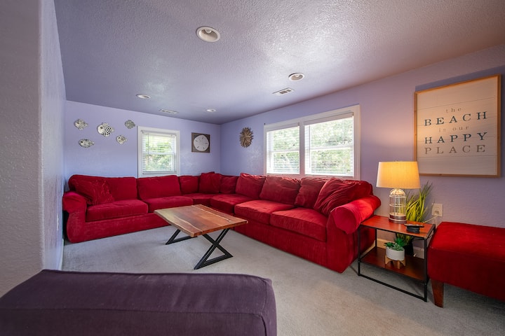 Pet Friendly Treehouse Getaway Hot Tub And Yard - Outer Banks, NC