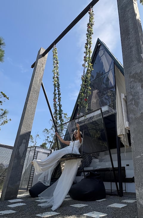 The Giant Swing Cabin over 9 Arch Bridge Ella