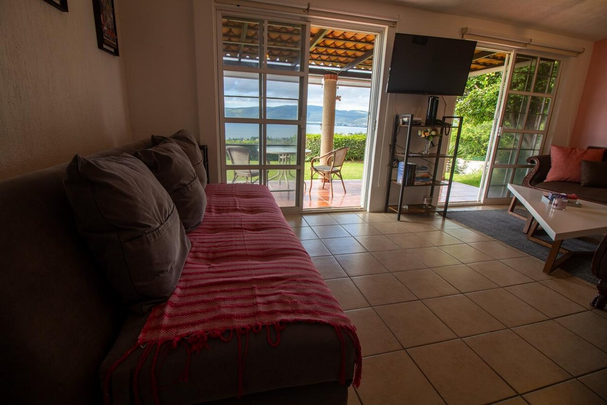 Top Airbnb: Chapala Mountain Getaway with lake view by Ajijic in Chantepec (El Chante)