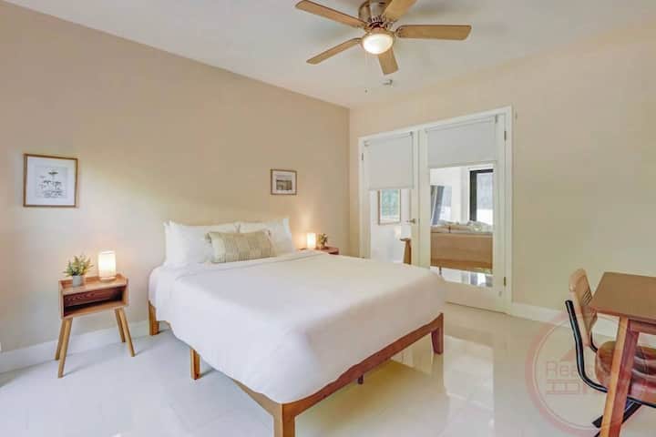 Stylish Retreat Steps From Las Olas Blvd - Fort Lauderdale