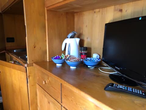 Proprietà Airbnb di successo: Dolomites, Cortina, cozy studio in our home 2 pax. a Cortina D'ampezzo