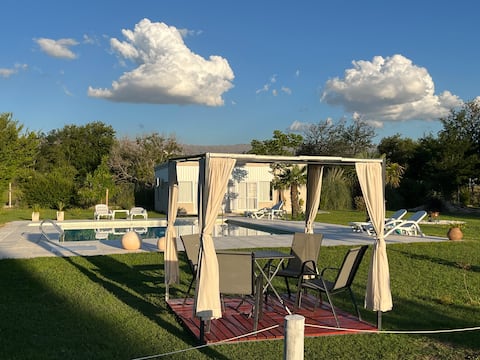 Anuncio de Airbnb popular: Campo Norte Acacia en Departamento San Alberto