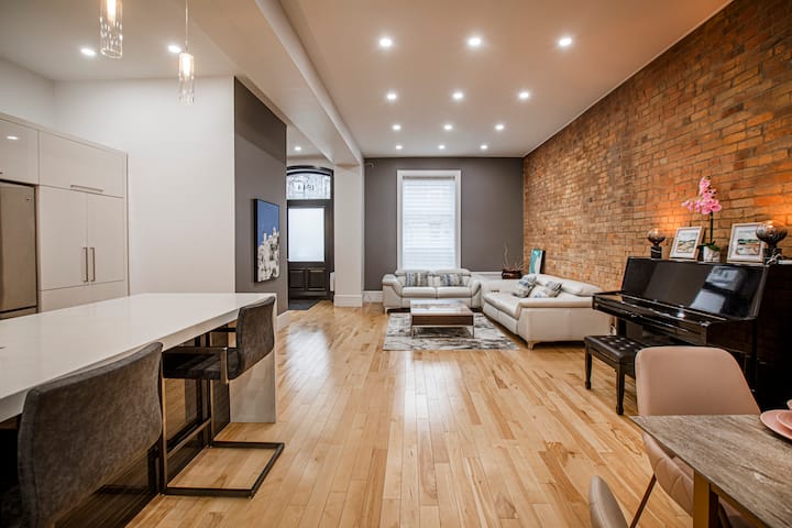 Hidden Gem At Downtown Montreal - Montreal