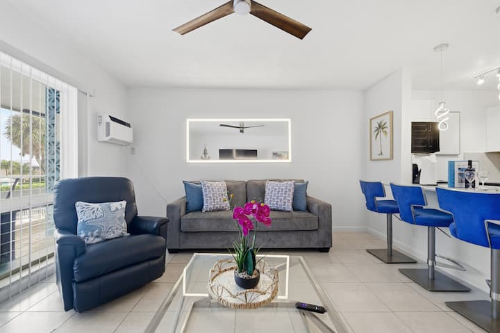 Beachy Vibes- B8 - Pompano Beach, FL