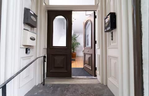 Luxury Downt. Troy Apartments near Franklin Plaza.