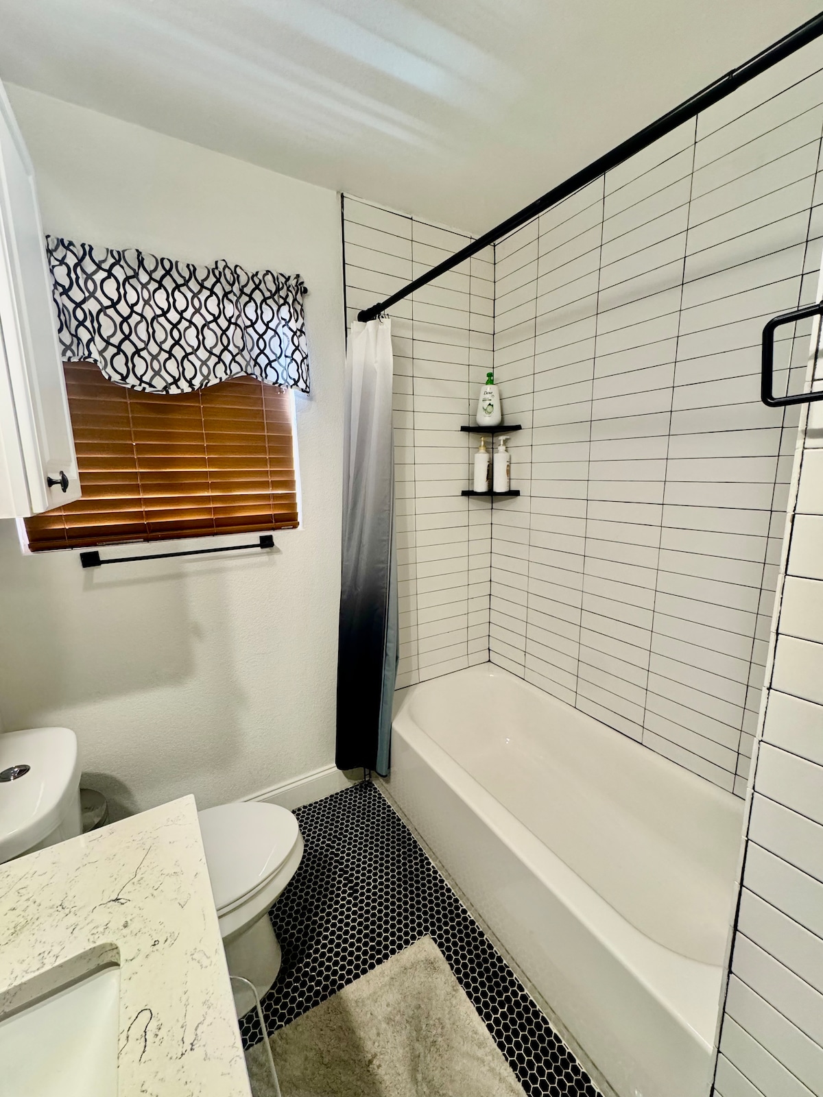 Unique and Cozy 2 Bedroom Near Downtown