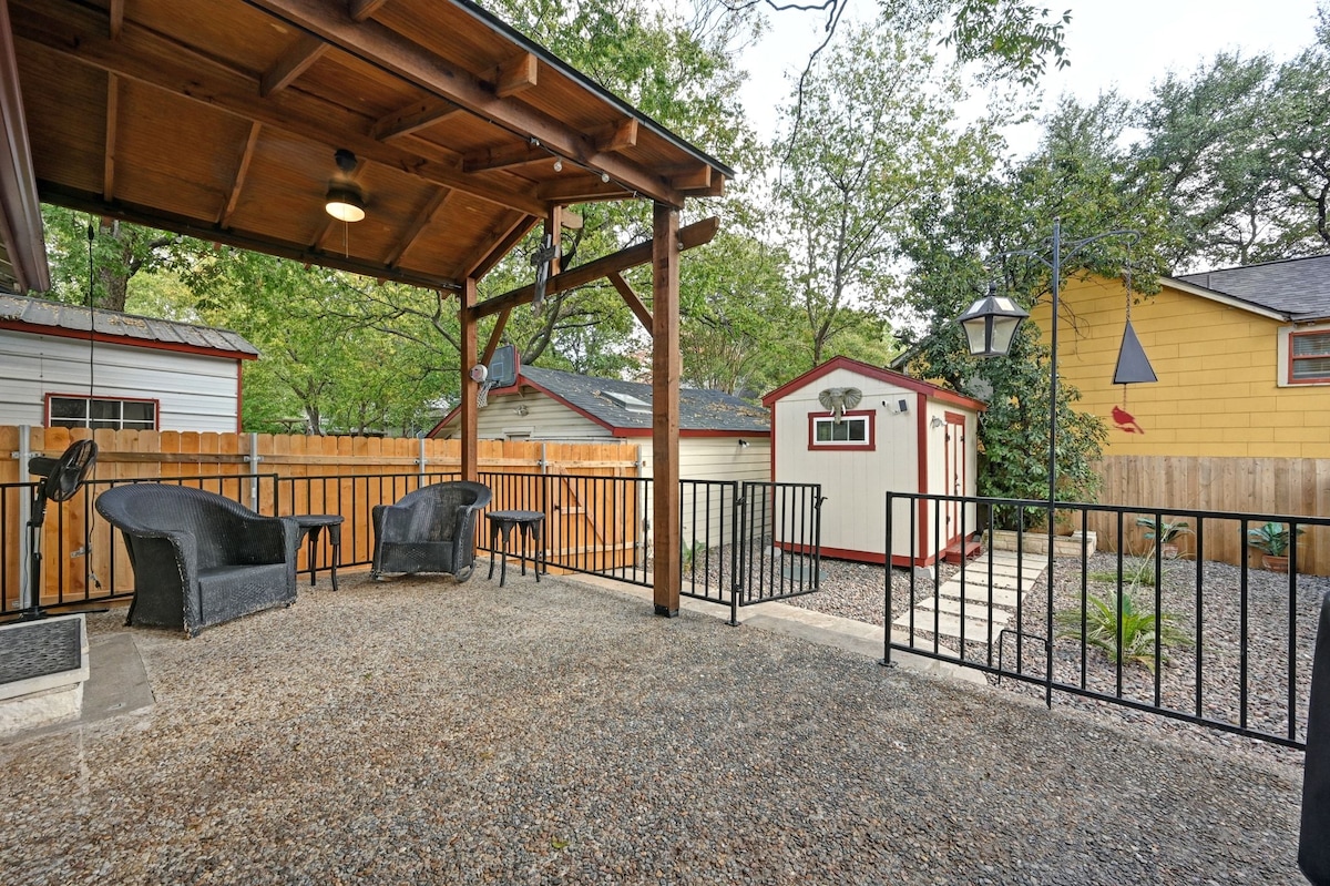 Unique and Cozy 2 Bedroom Near Downtown