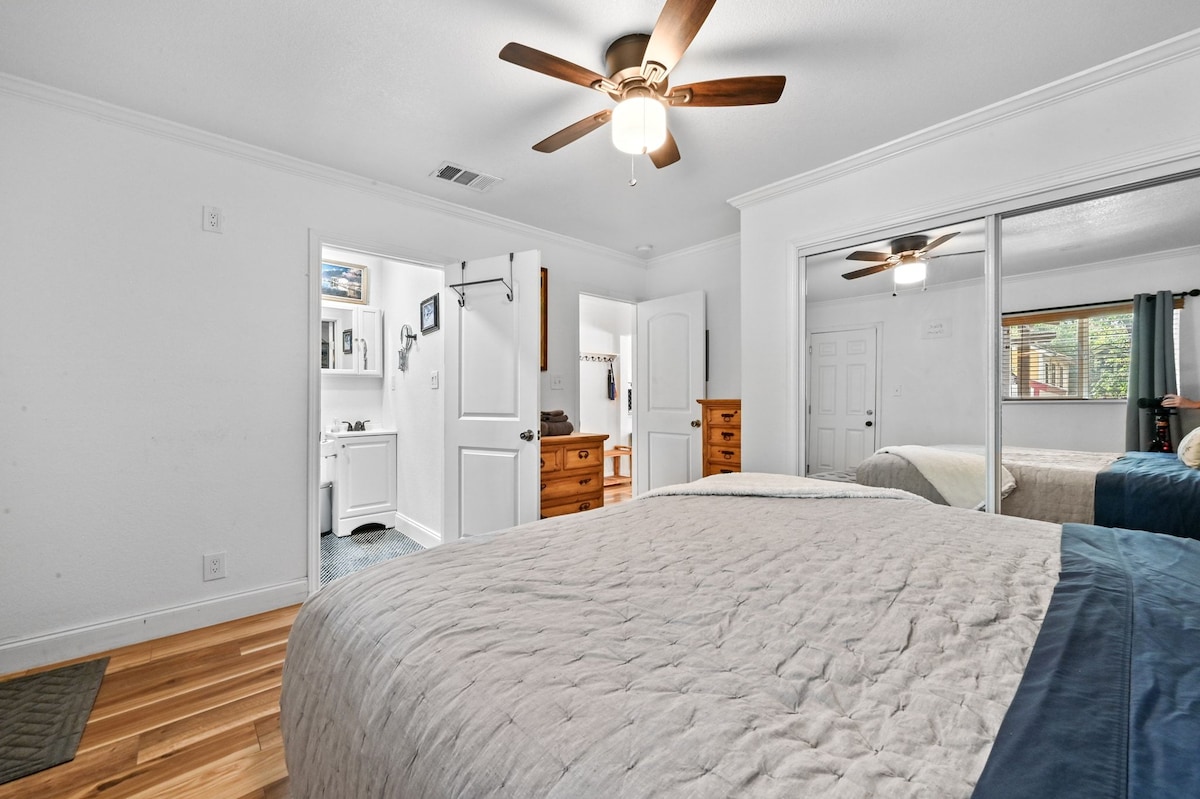 Unique and Cozy 2 Bedroom Near Downtown