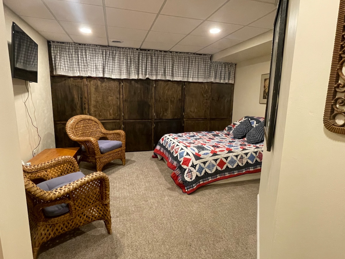 Това е спалнята с телевизора.