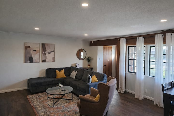 Private 2br Guesthouse | Full Kitchen | Low Fees - Azusa, CA