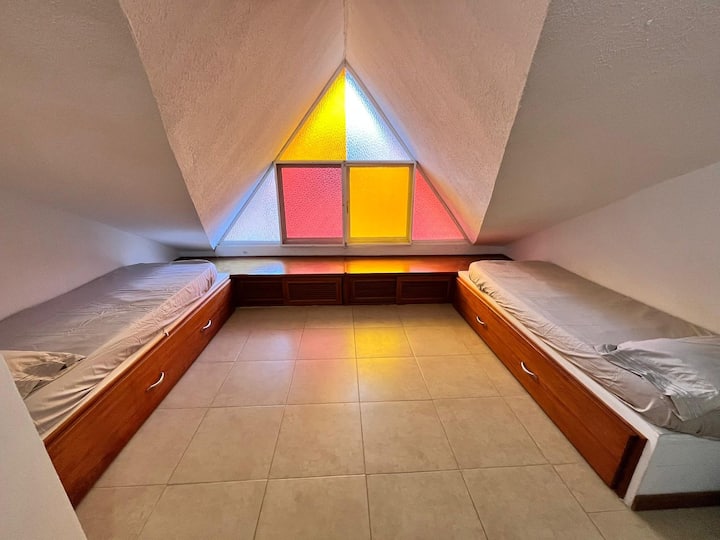 Soba s 2 zasebna dvokrevetna kreveta 