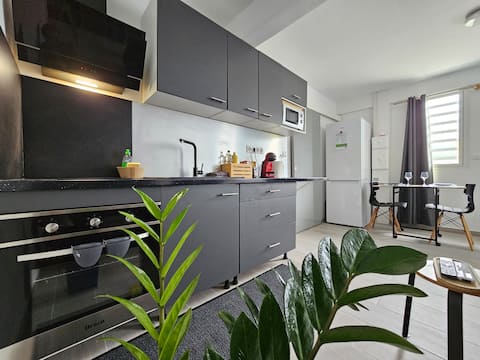 《New》 Cozy studio 1 minute from downtown