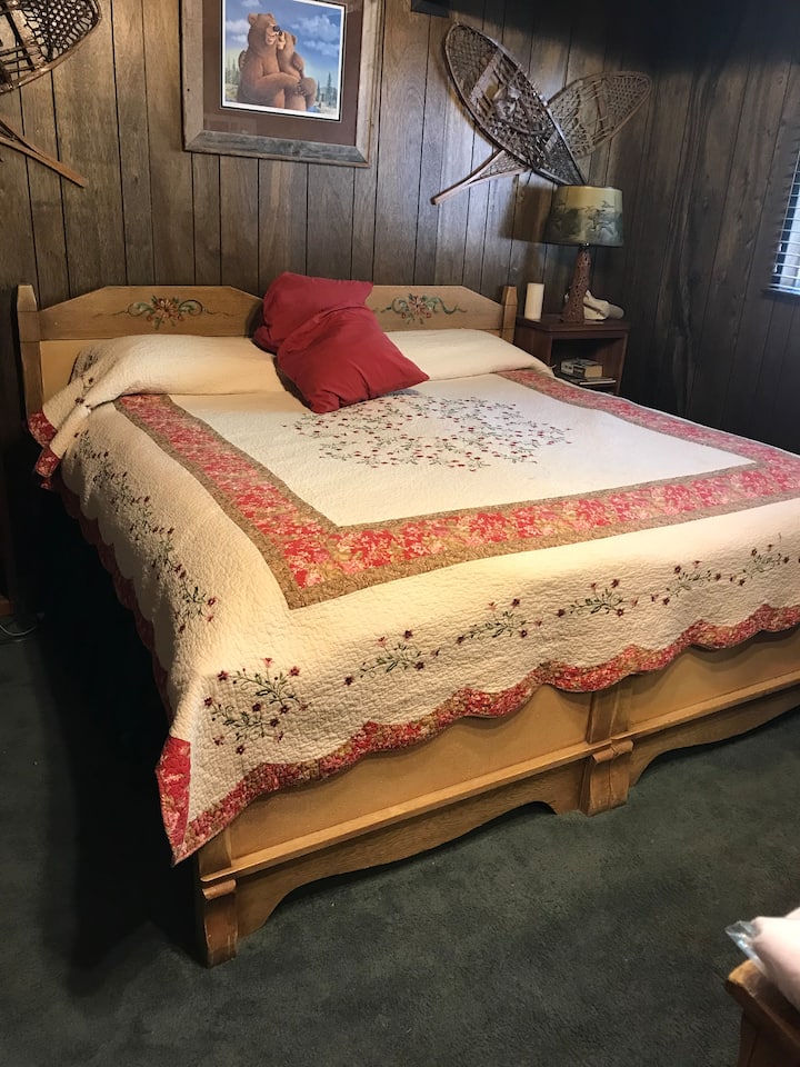 Პირველი სართულის დიდი საძინებელი
