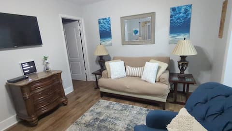Top Airbnb: Newly remodeled, near Midtown, S. Tampa, Westshore in Oakford Park
