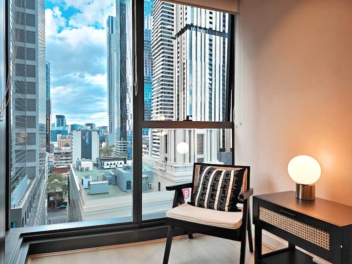 2 Bedroom + Balcony | City Centre Convenience - Melbourne