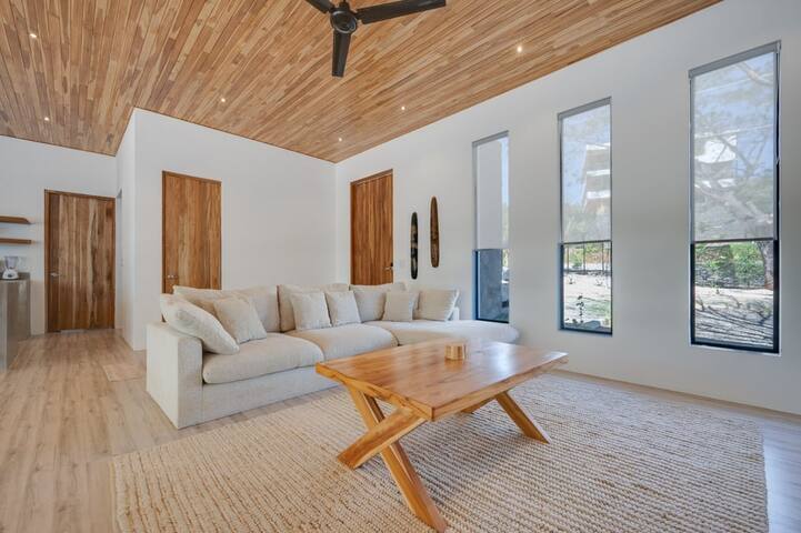 NEW Listing 7BR/8BA Home w/pvt Pool Walk to Beach