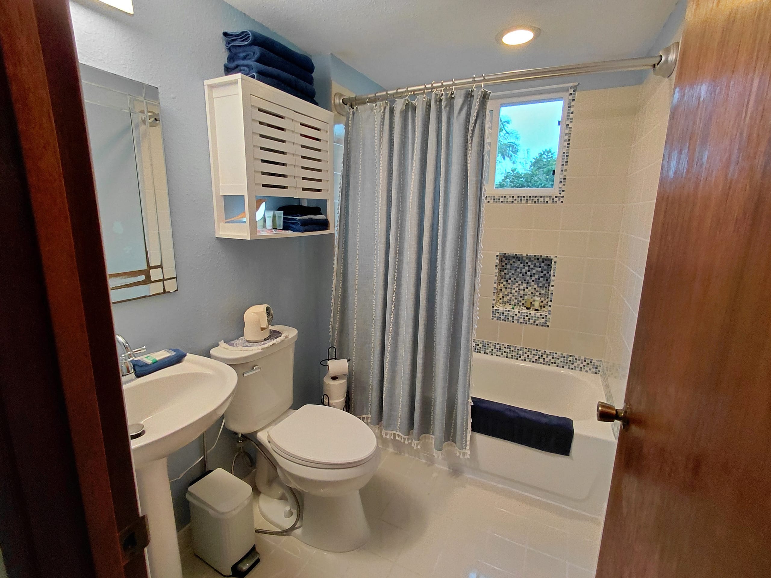Jungle top suite nature escape ~ two king beds - Image 18