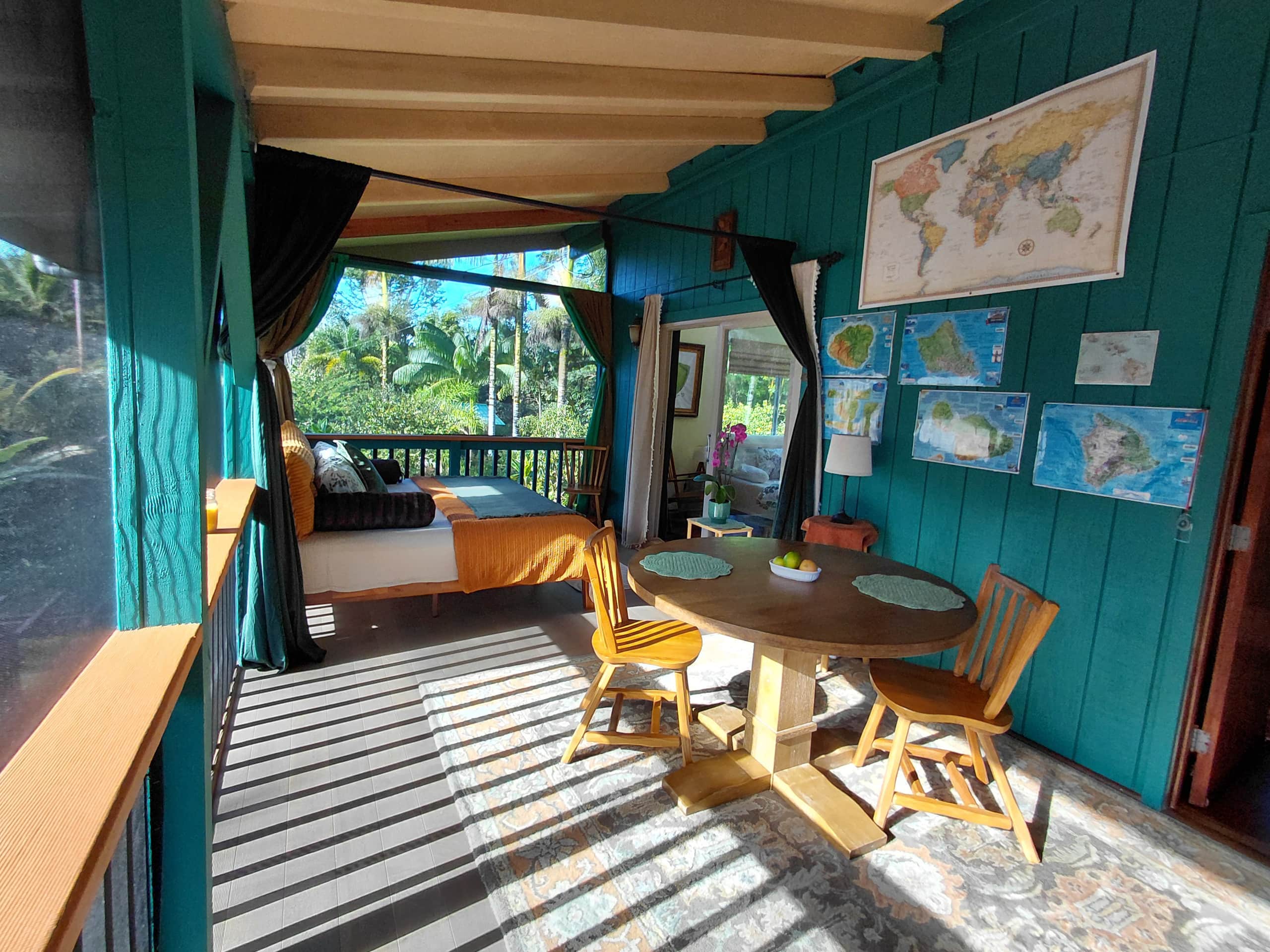 Jungle top suite nature escape ~ two king beds - Image 1