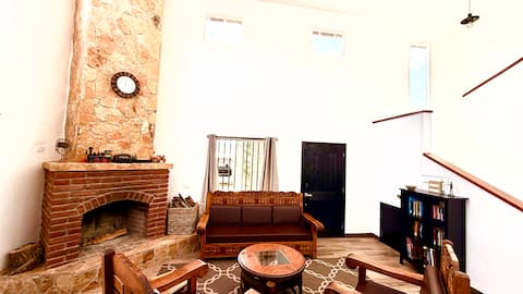 Popular Airbnb listing: Casa Gali - Prime Location, Cozy, Fireplace, Grill in Francisco Zarco (Valle De Guadalupe)