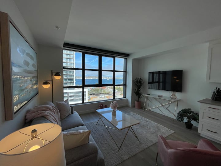 Waterfront, Large 1 Br With 6 Appliances & Gym - Halifax Regional Municipality