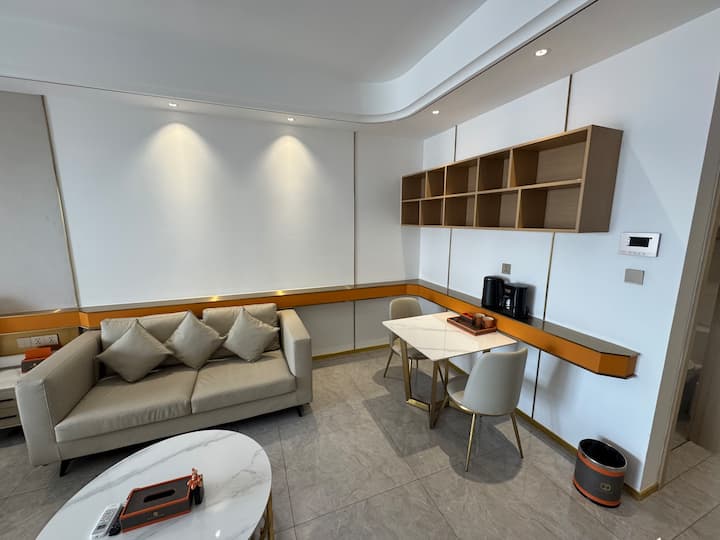 Brand New River-facing Condo Studio | Non-smoking - Phnom Penh