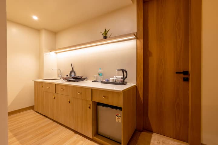 Luxury Rooftop Escape With Jacuzzi Gurgaon Central - Gurgaon