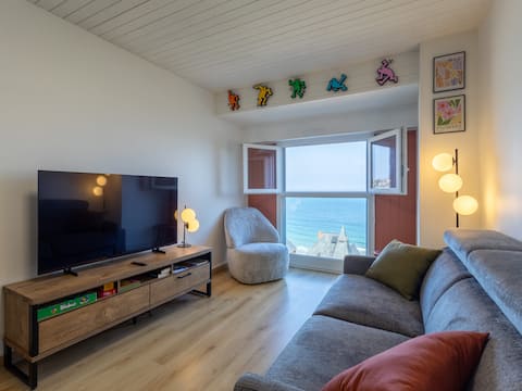 Successful Airbnb property: Two-room apartment with sea view in Trestraou with parking in Perros Guirec
