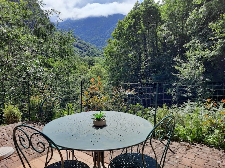LUCHON, T2 REZ-DE-JARDIN ET JOLIE VUE MONTAGNE