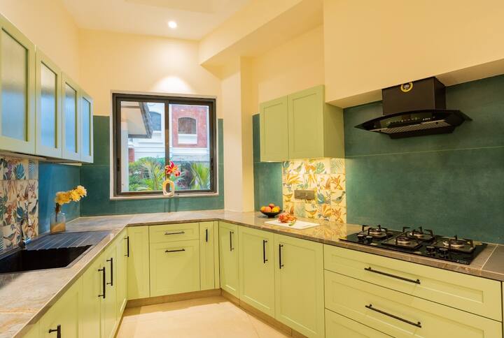 Full kitchen image 1