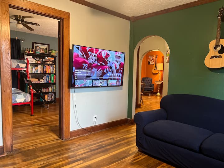 Iu Getaway, Comfy, 2br, Walk To Stadium, Parking - 블루밍턴