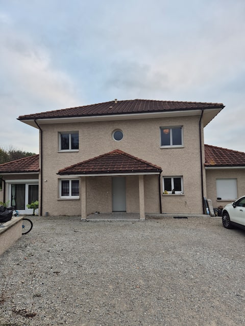 Large house 2 km from Switzerland, garden & swimming pool