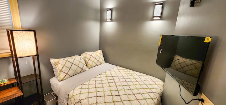 Private Bath  Free Parking  2 Bedroom By Capitol - Harrisburg, PA