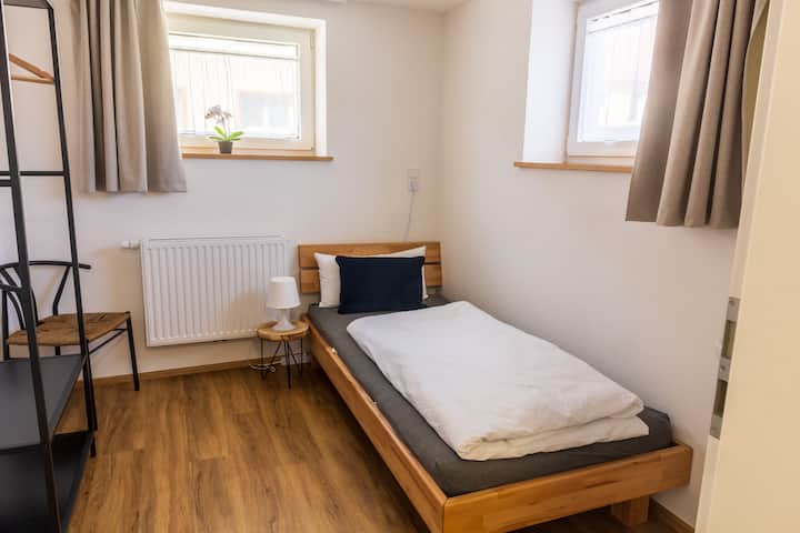 Schlafzimmer 2