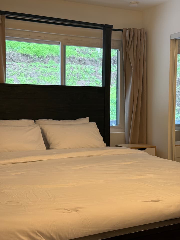 Master Bedroom In A Peaceful Neighborhood - Escondido, CA