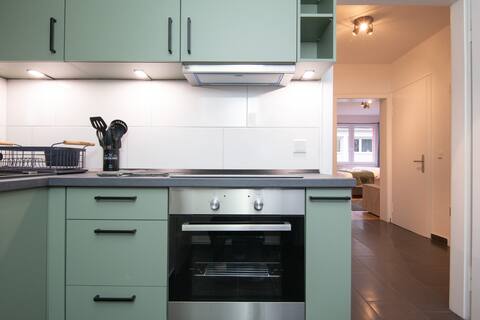 Beliebte Airbnb-Anzeige: Modern apartment with 2 king-size beds + workspace in Südviertel