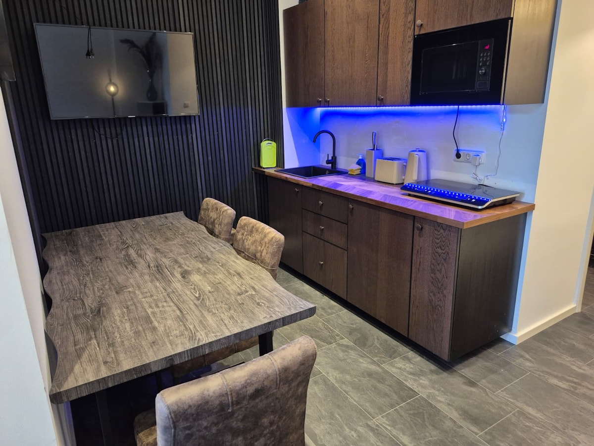 City apartment on the Rhine, Cologne Cathedral & main train station in Cologne