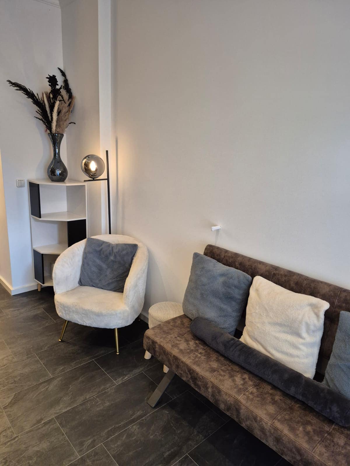 City apartment on the Rhine, Cologne Cathedral & main train station in Cologne