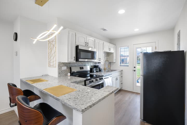 Orange Storey - Exquisite 2bed 1 Bath Condo - Midland, TX