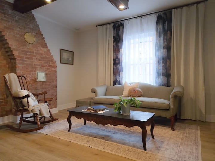 Vintage Modern First Floor Charm Historic Hartford - Hartford, CT