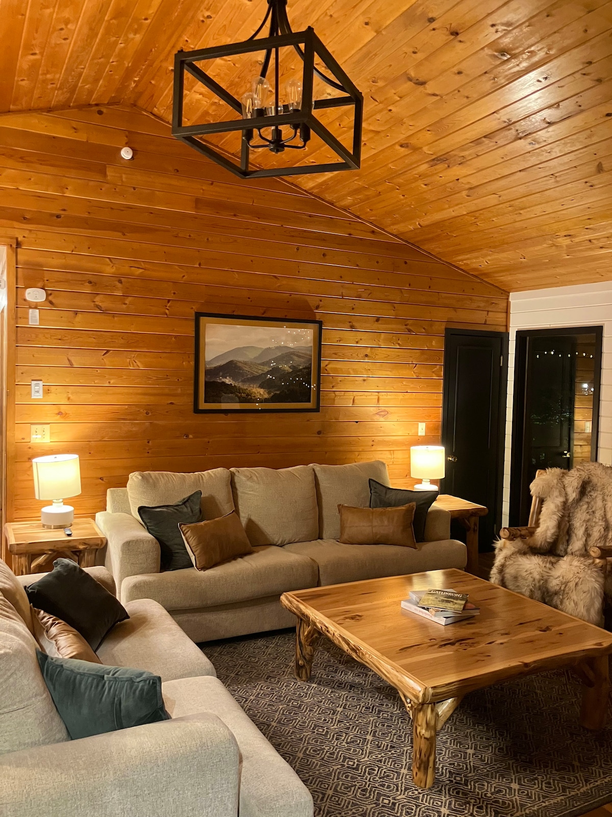 Fox Hollow Hideaway - Cabin - Cabins for Rent in Gatlinburg