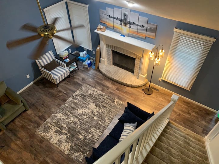 Sunbar Landing - Hot Tub, Game Room, Movie Room - Wichita, KS