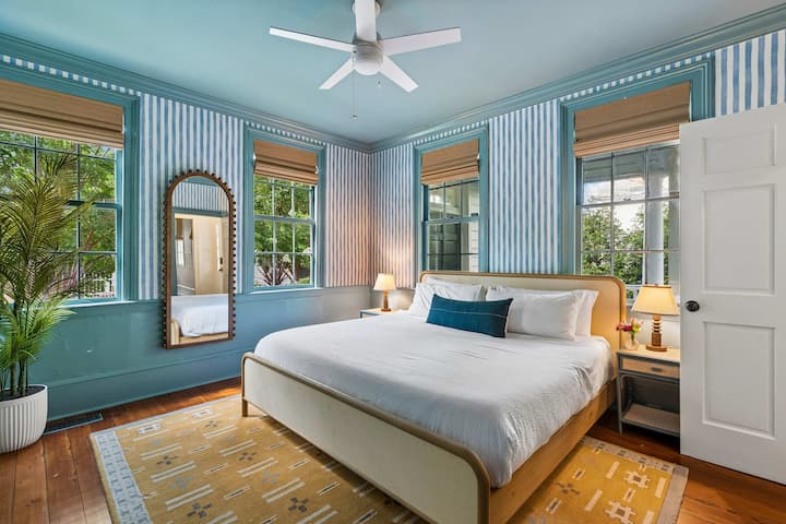 Chic 2bd Suite W/ Parking, Walk To King! - Charleston, SC