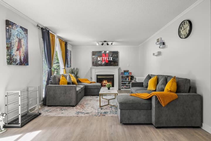Bright 5-bed Retreat Near The Zoo And Downtown - Calgary