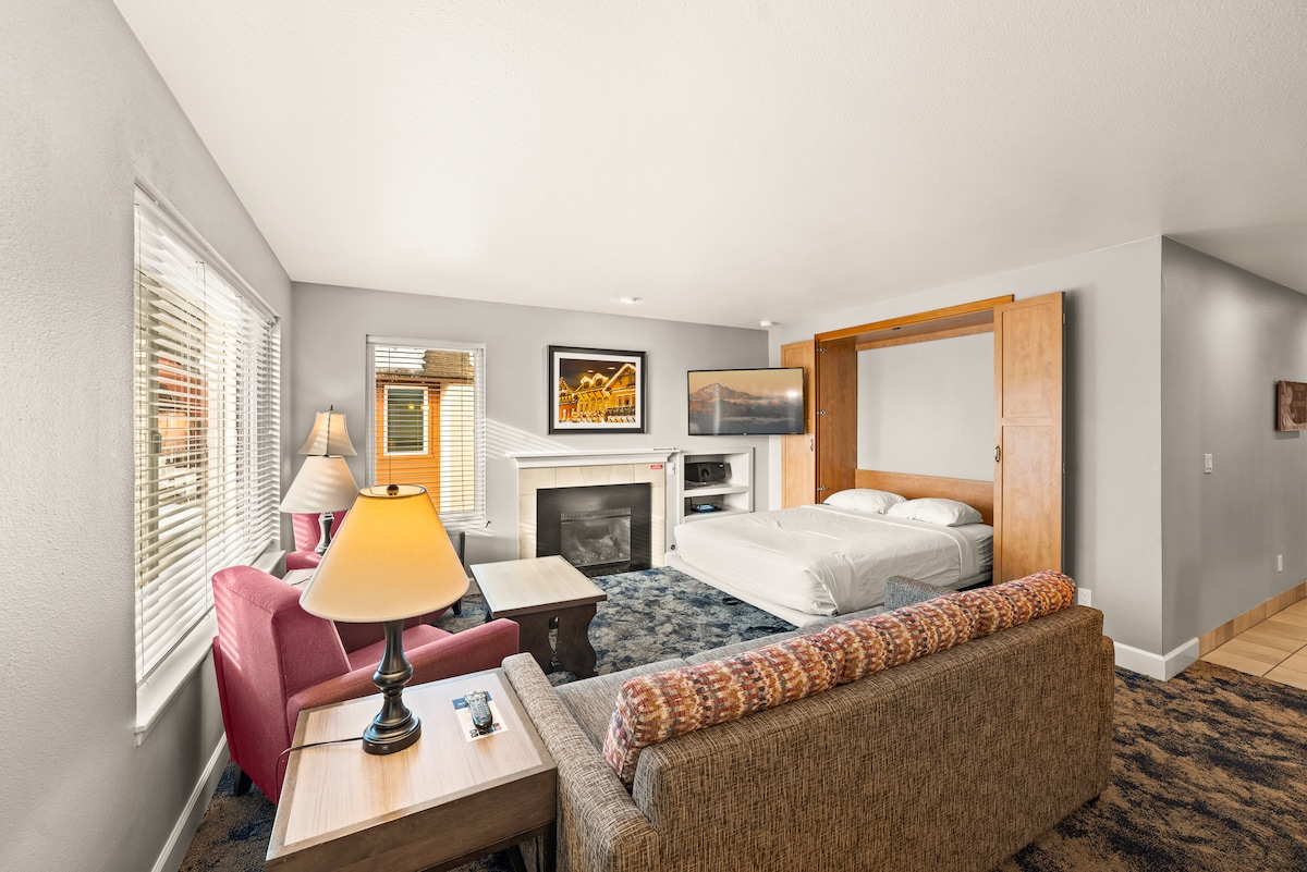 הפכו את חלל המגורים שלכם לרגע עם מיטת המרפי הנעימה שלנו. מושלם לאורחים נוספים, מיטה חוסכת מקום זו מספקת את כל הנוחות של מזרן בגודל מלא, מתקפלת בקלות כאשר אינה בשימוש לחדר נקי