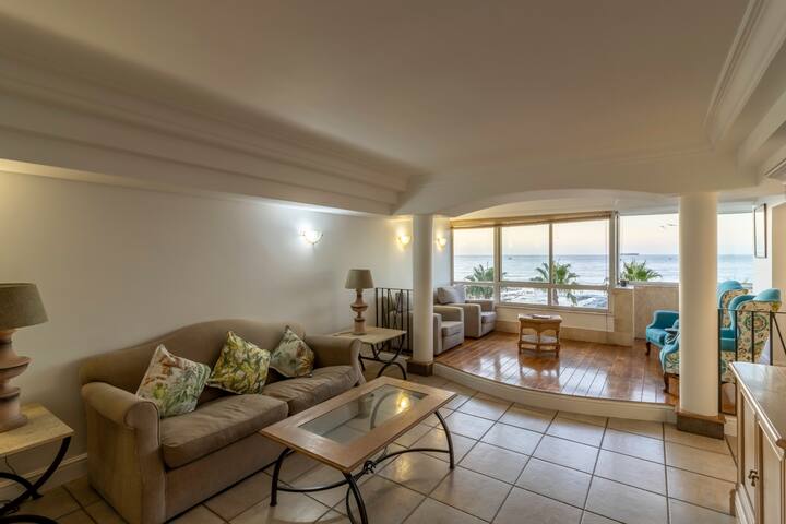 Beachfront Seaview gallery image 2